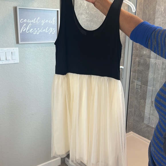 Dress - Picture 2 of 2